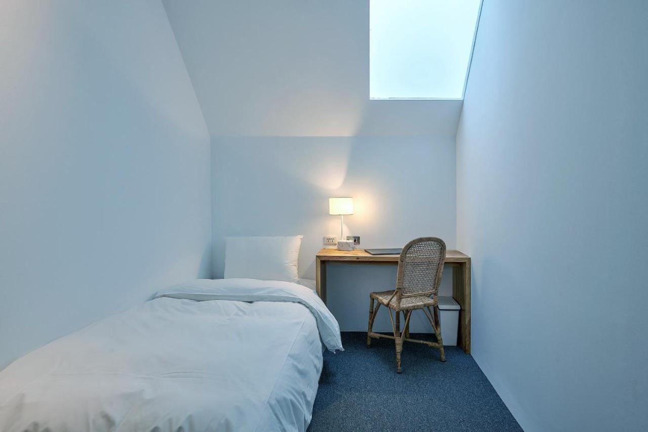 Star Hostel Taichung Parklane Bagian luar foto