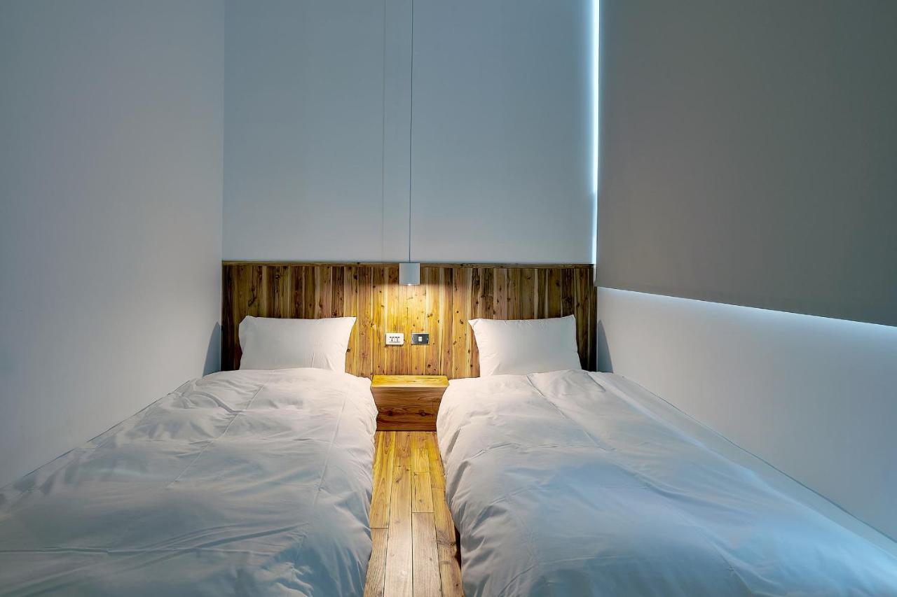 Star Hostel Taichung Parklane Bagian luar foto