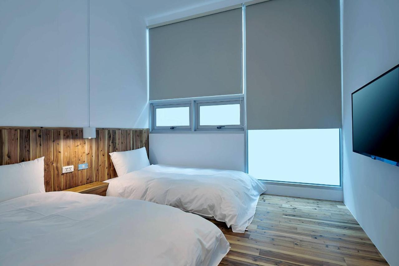 Star Hostel Taichung Parklane Bagian luar foto