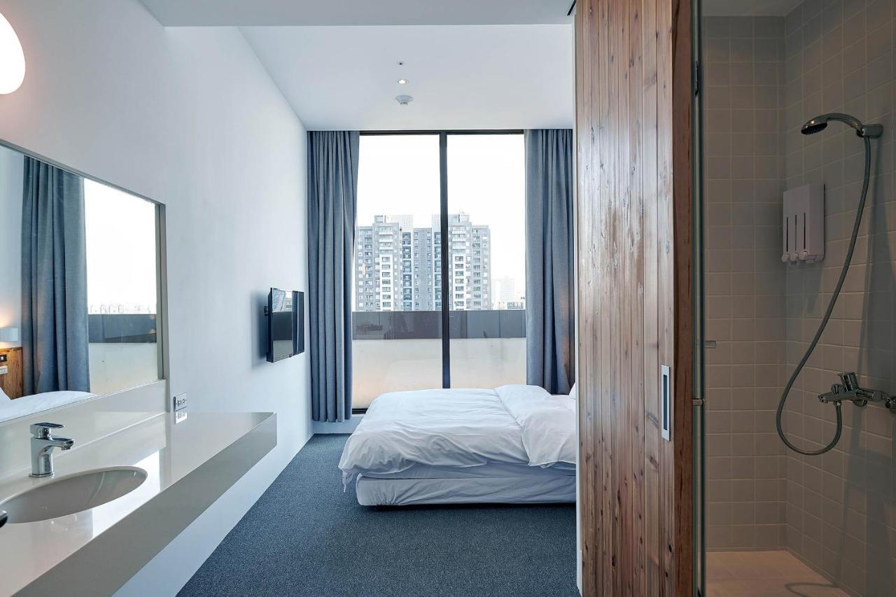 Star Hostel Taichung Parklane Bagian luar foto
