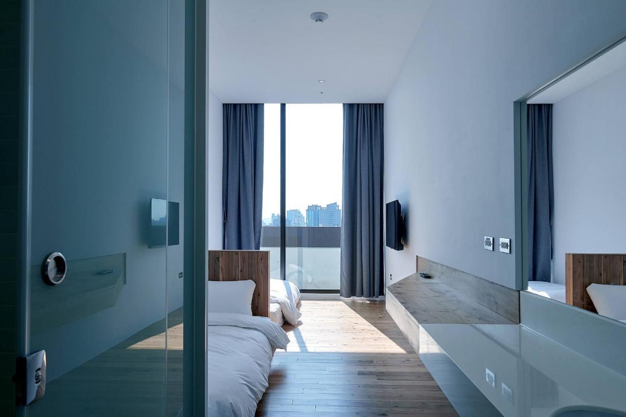 Star Hostel Taichung Parklane Bagian luar foto